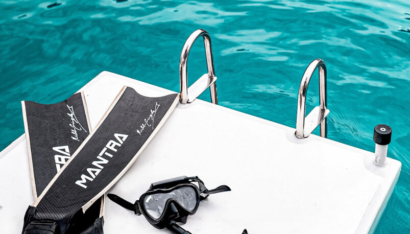 Phuket: Phi Phi Islands Day Trip by Luxury Yacht
